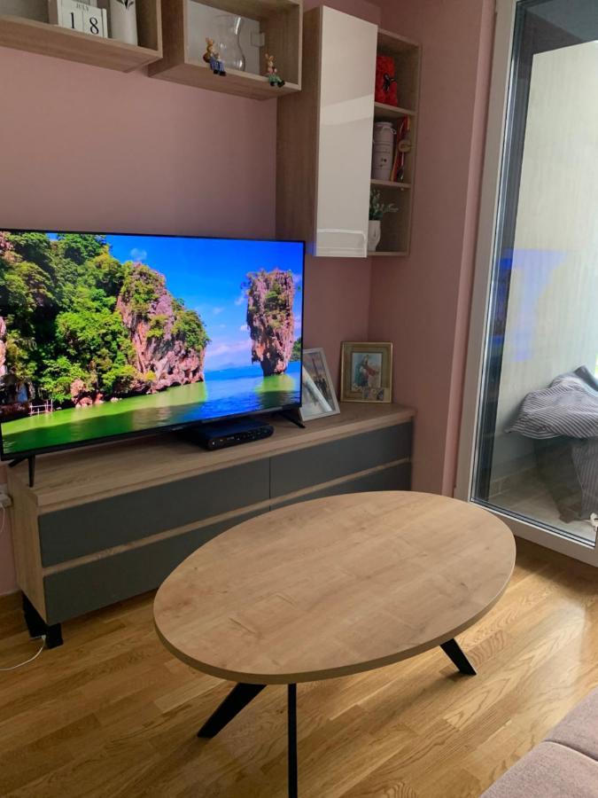 Pink Modern Apartment Szkopje Kültér fotó