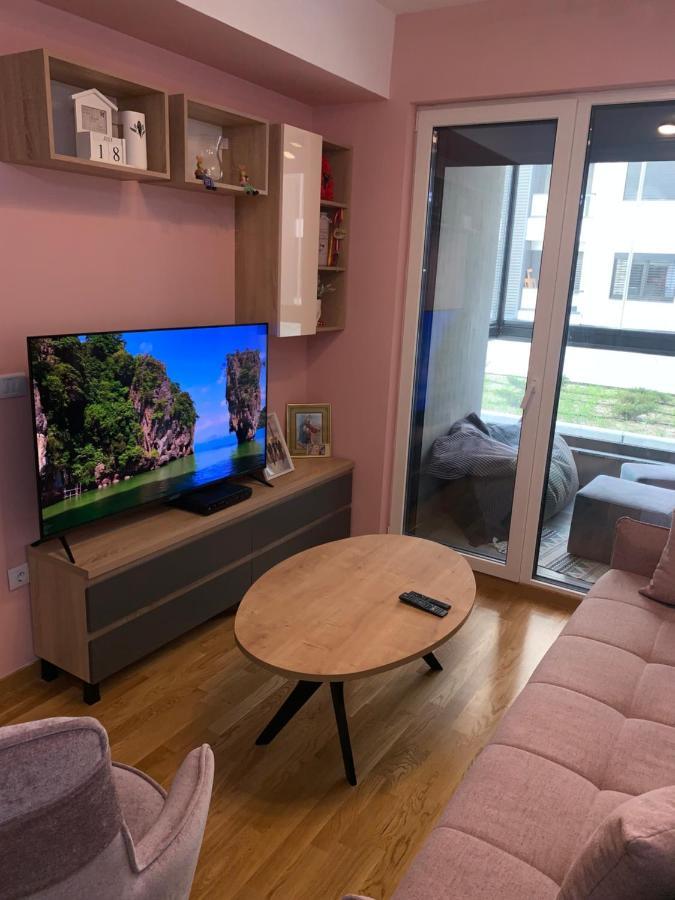 Pink Modern Apartment Szkopje Kültér fotó